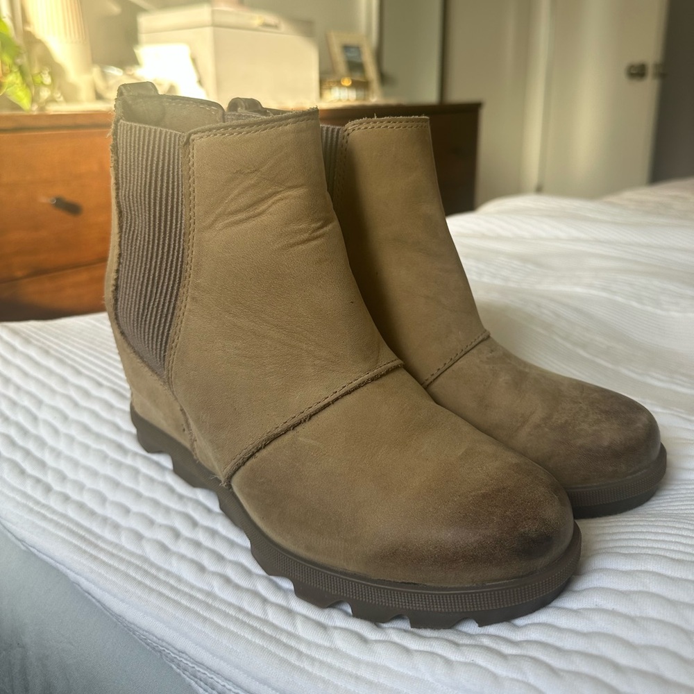 Joan of Arctic Wedge II Chelsea Bootie - Size 8